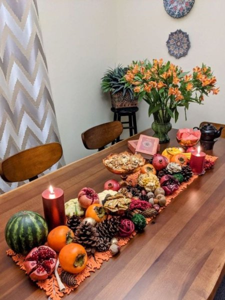  44 عکس سفره شب یلدا باکلاس