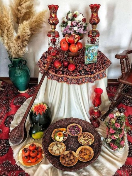  44 عکس سفره شب یلدا باکلاس