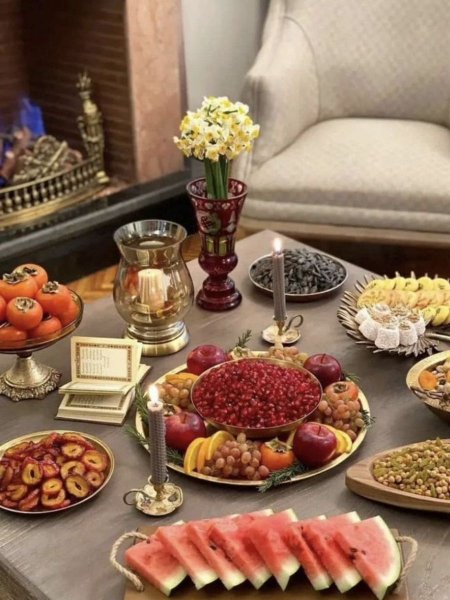  44 عکس سفره شب یلدا باکلاس