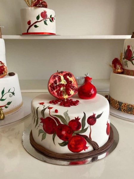  90 عکس کیک شب یلدا لاکچری