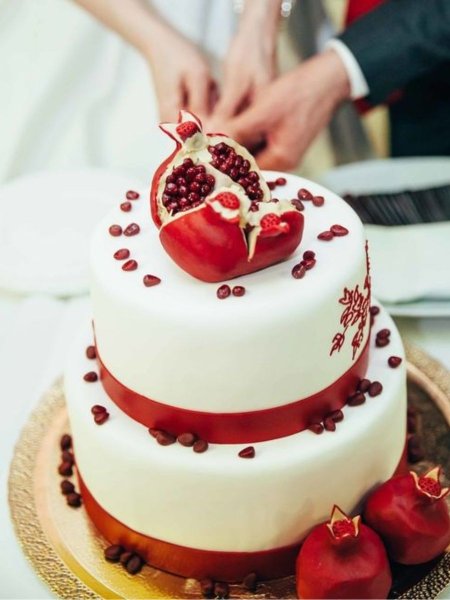  90 عکس کیک شب یلدا لاکچری