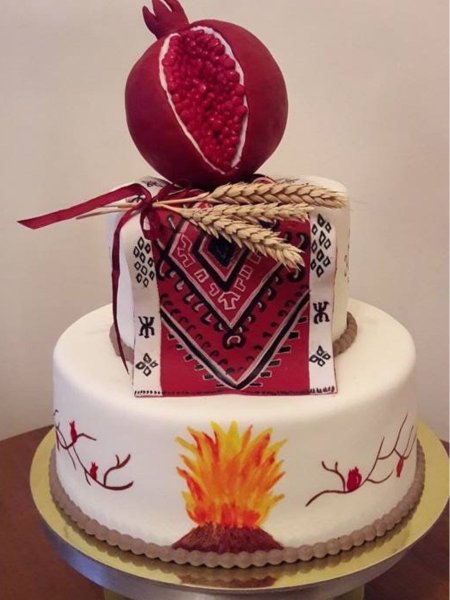  90 عکس کیک شب یلدا لاکچری