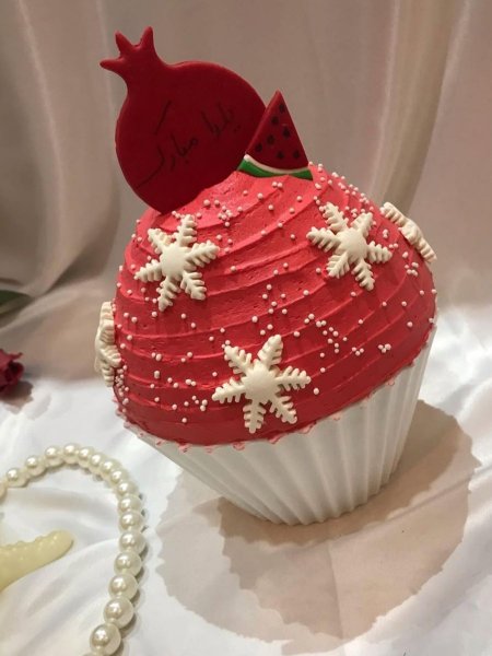  90 عکس کیک شب یلدا لاکچری