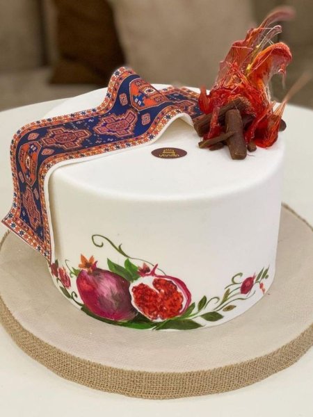  90 عکس کیک شب یلدا لاکچری