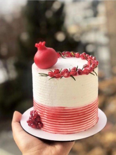  90 عکس کیک شب یلدا لاکچری