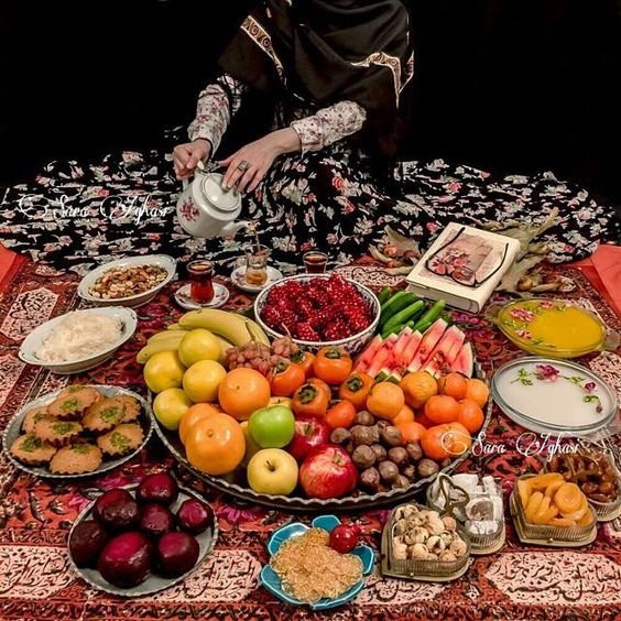  200 عکس شب یلدا تو خونه