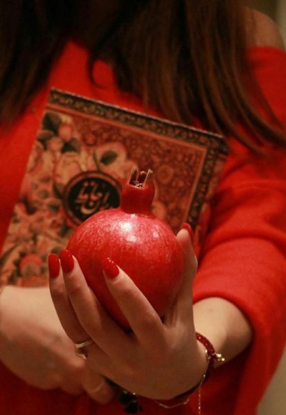  200 عکس شب یلدا تو خونه