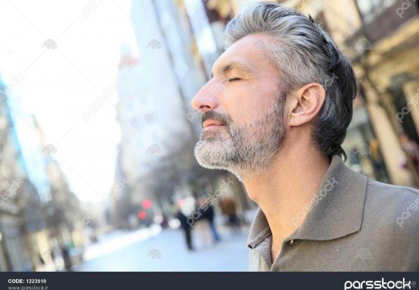 عکس مرد میانسال جذاب