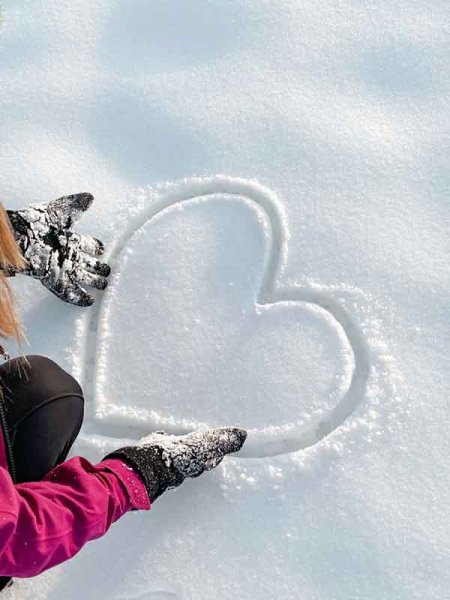  ژست عکاسی در برف بدون چهره