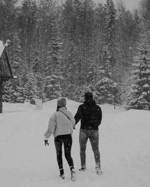  ژست عکاسی در برف بدون چهره