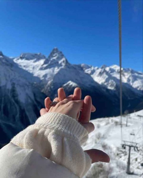  ژست عکاسی در برف بدون چهره