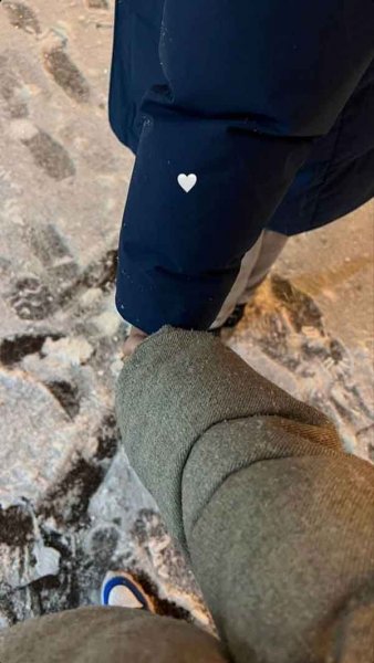  ژست عکاسی در برف بدون چهره