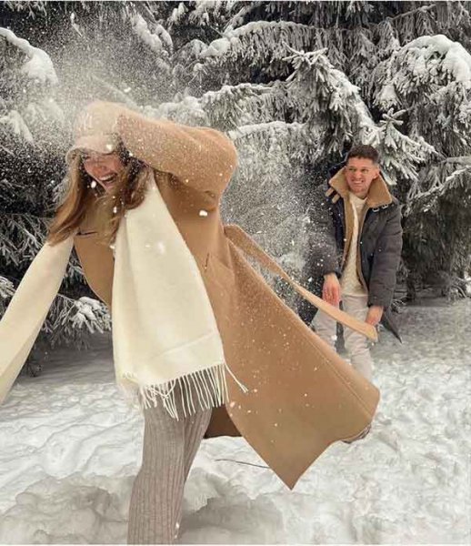  ژست عکاسی در برف بدون چهره