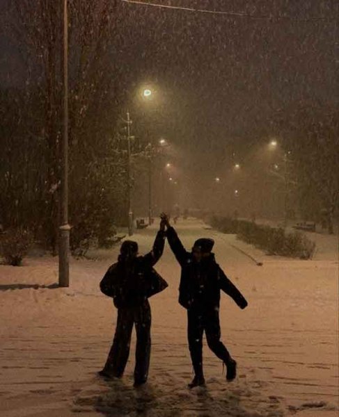  ژست عکاسی در برف بدون چهره