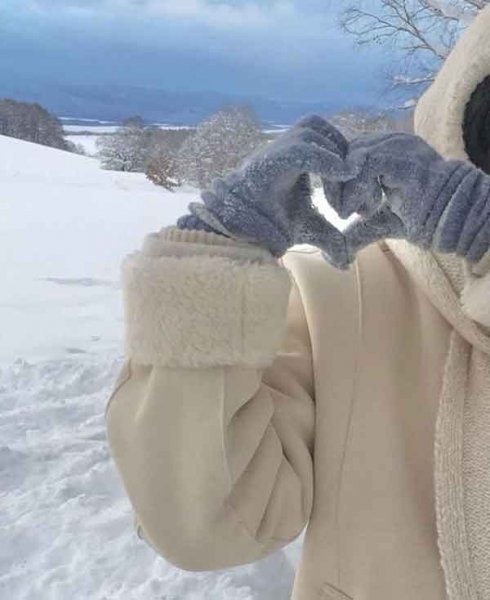  ژست عکاسی در برف بدون چهره