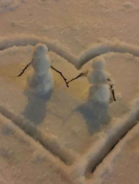  ژست عکاسی در برف بدون چهره