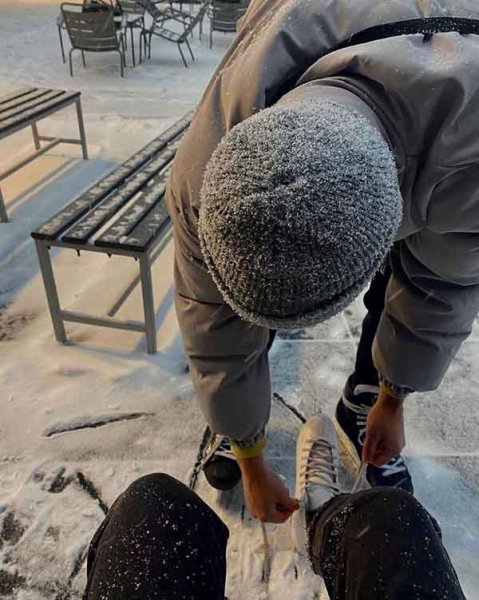  ژست عکاسی در برف بدون چهره