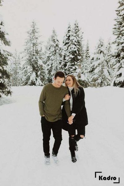  ژست عکاسی در برف دخترانه