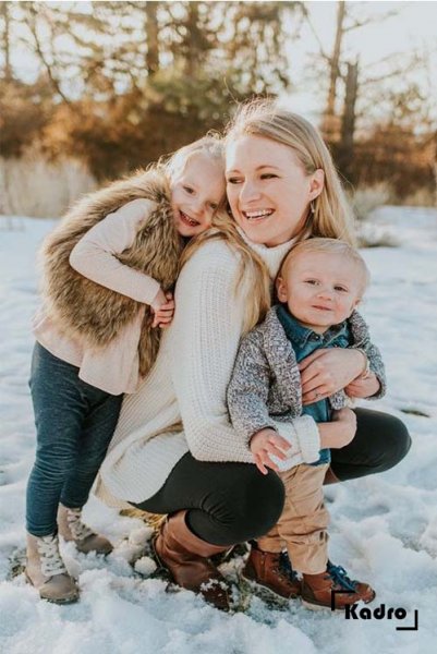  ژست عکاسی در برف دخترانه