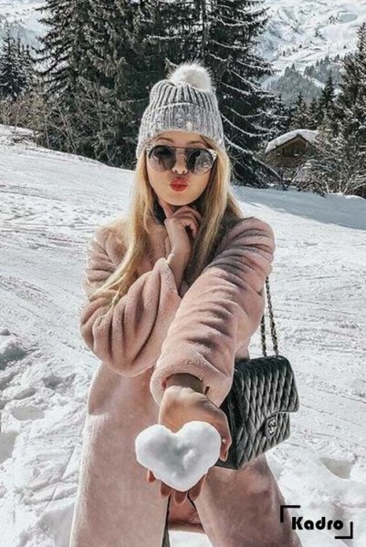  ژست عکاسی در برف دخترانه