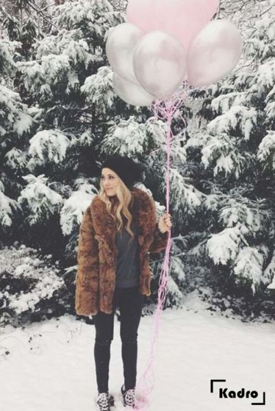  ژست عکاسی در برف دخترانه