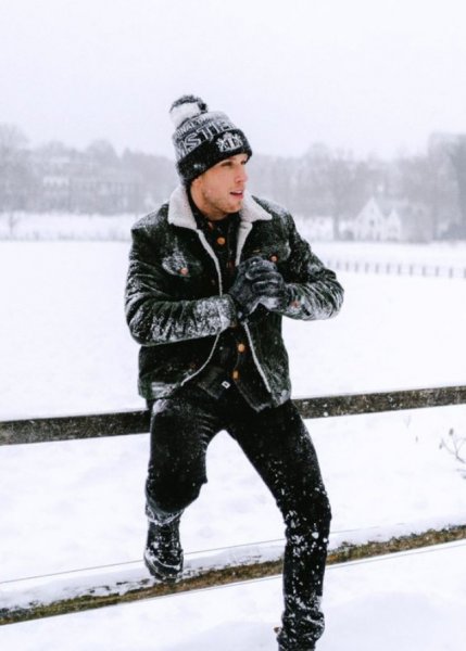  ژست عکاسی در برف پسرانه