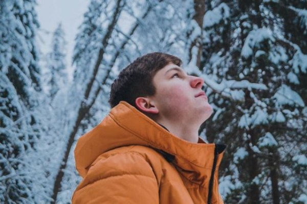  ژست عکاسی در برف پسرانه