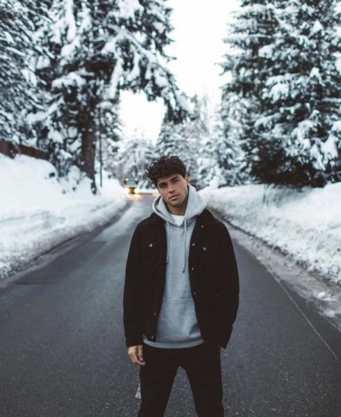  ژست عکاسی در برف پسرانه