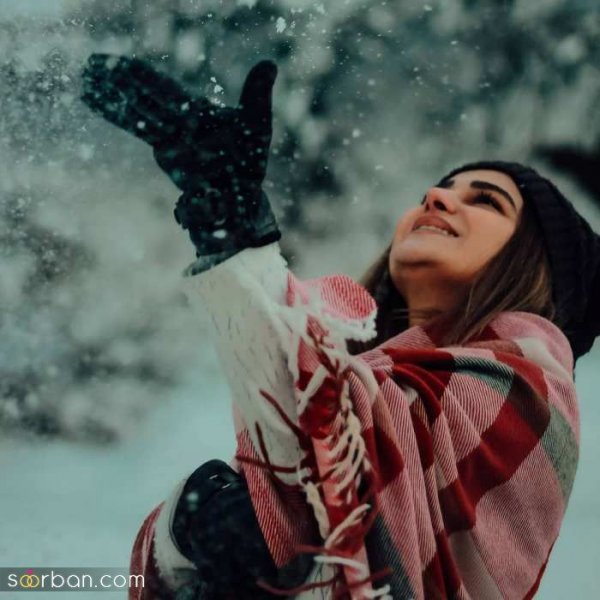  ژست عکس برفی عاشقانه