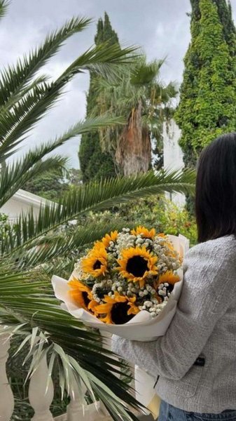  عکس با دسته گل بدون چهره