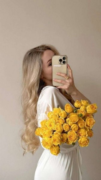  عکس با دسته گل بدون چهره