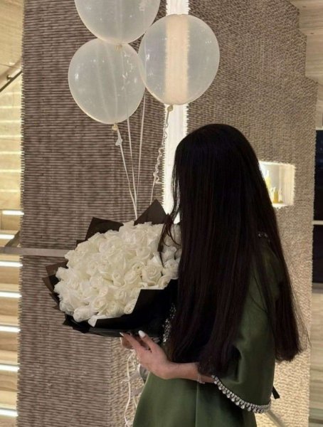  عکس با دسته گل بدون چهره