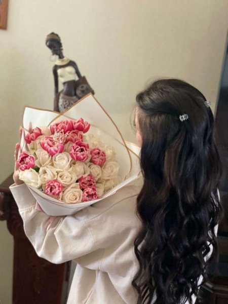  عکس با دسته گل بدون چهره