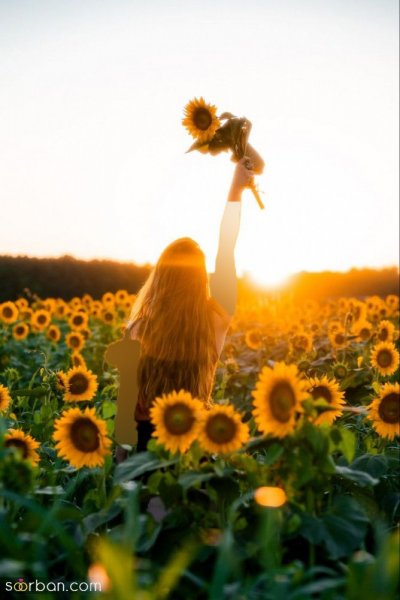  ژست عکس با گل در طبیعت