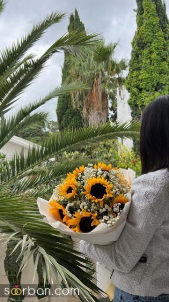  ژست عکس با گل در طبیعت