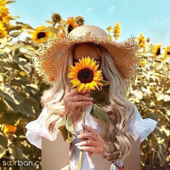  ژست عکس با گل در طبیعت