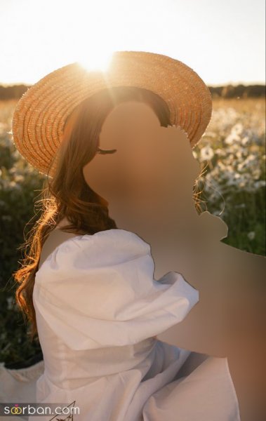  ژست عکس با گل در طبیعت