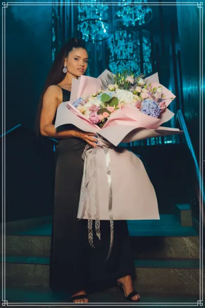  ژست عکس با باکس گل