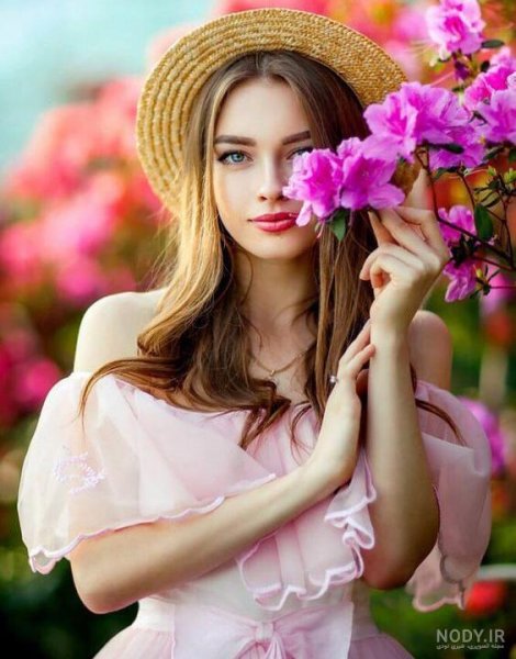  ژست عکس با شاخه گل