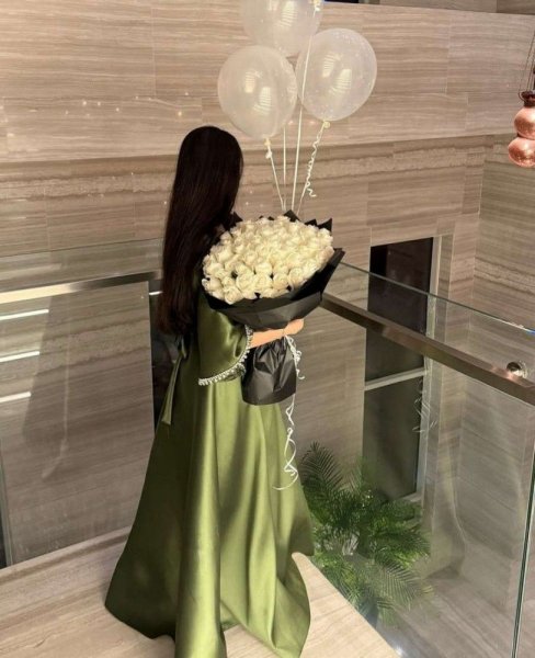 عکس با دسته گل عروس