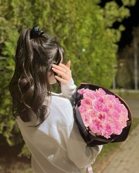  عکس با دسته گل بدون چهره در خانه