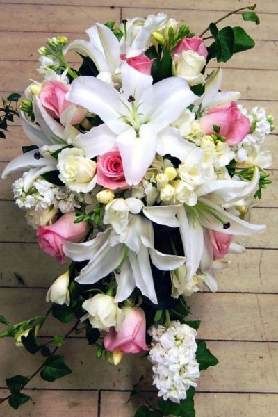  عکس با دسته گل عروس