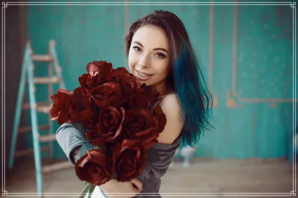  ژست عکس با گل در خانه