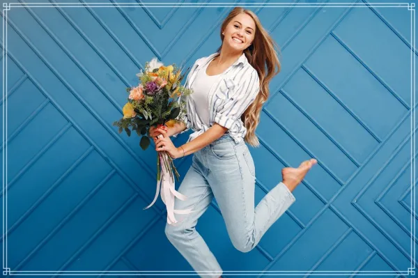  عکس دختر با گل برای پروفایل واتساپ