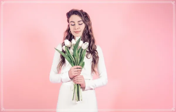  عکس دختر با گل برای پروفایل واتساپ