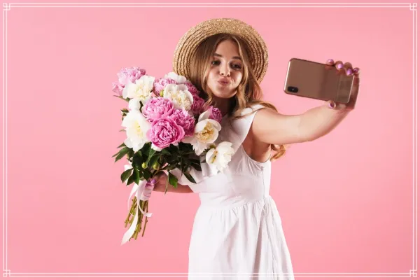  عکس دختر با گل برای پروفایل واتساپ