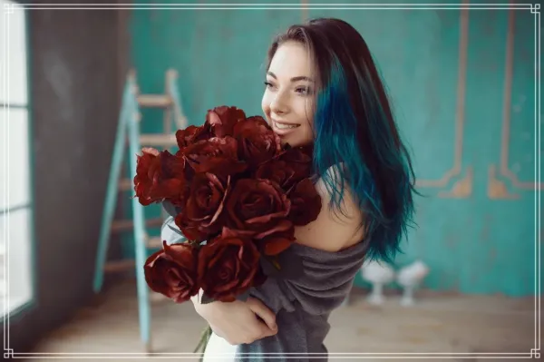  عکس دختر با گل برای پروفایل واتساپ