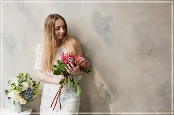  عکس دختر با گل برای پروفایل واتساپ