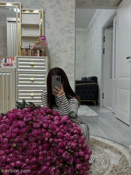 ژست عکس با باکس گل