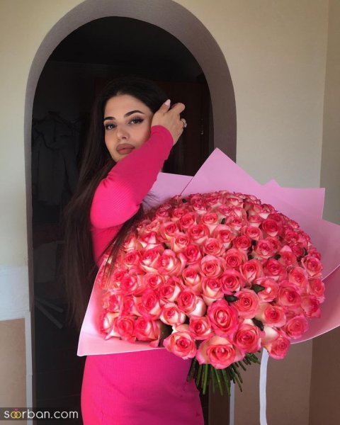 ژست عکس با باکس گل